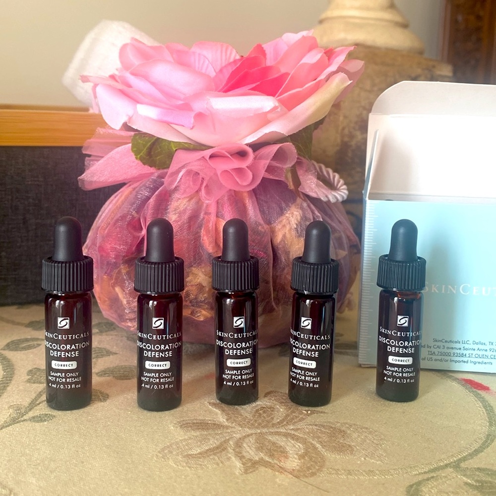 SKINCEUTICALS DISCOLORATION DEFENSE –  5 TRAVEL SAMPLES